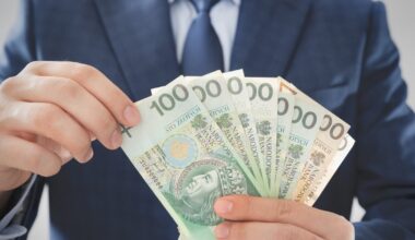 Jak inwestować? Rekordowe wpłaty Polaków do funduszy