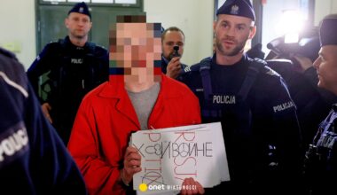 Małżeństwo oskarżone o szpiegostwo. Rosjanin w sądzie pojawił się z kartką