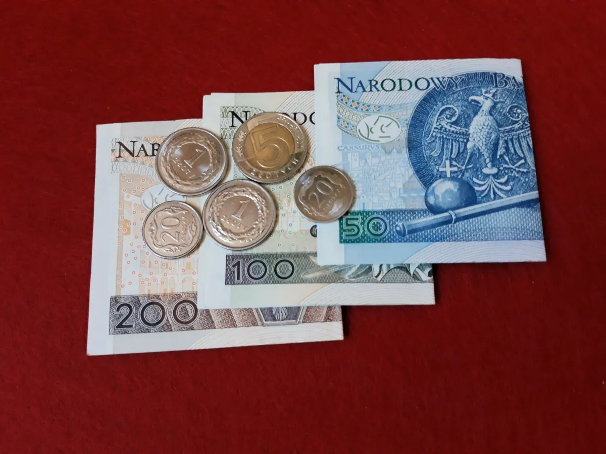 Brat spłacił dług podatkowy. Pieniądze poszły prosto do urzędu, a skarbówka uznała, że zwolnienia nie ma