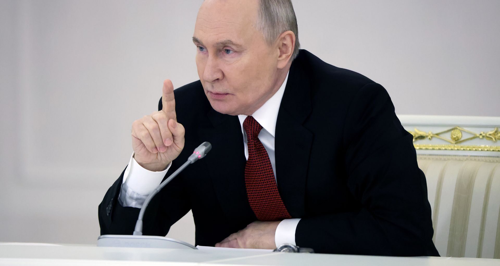 Ważne spotkanie z prezydentem. Szef MON zabrał głos