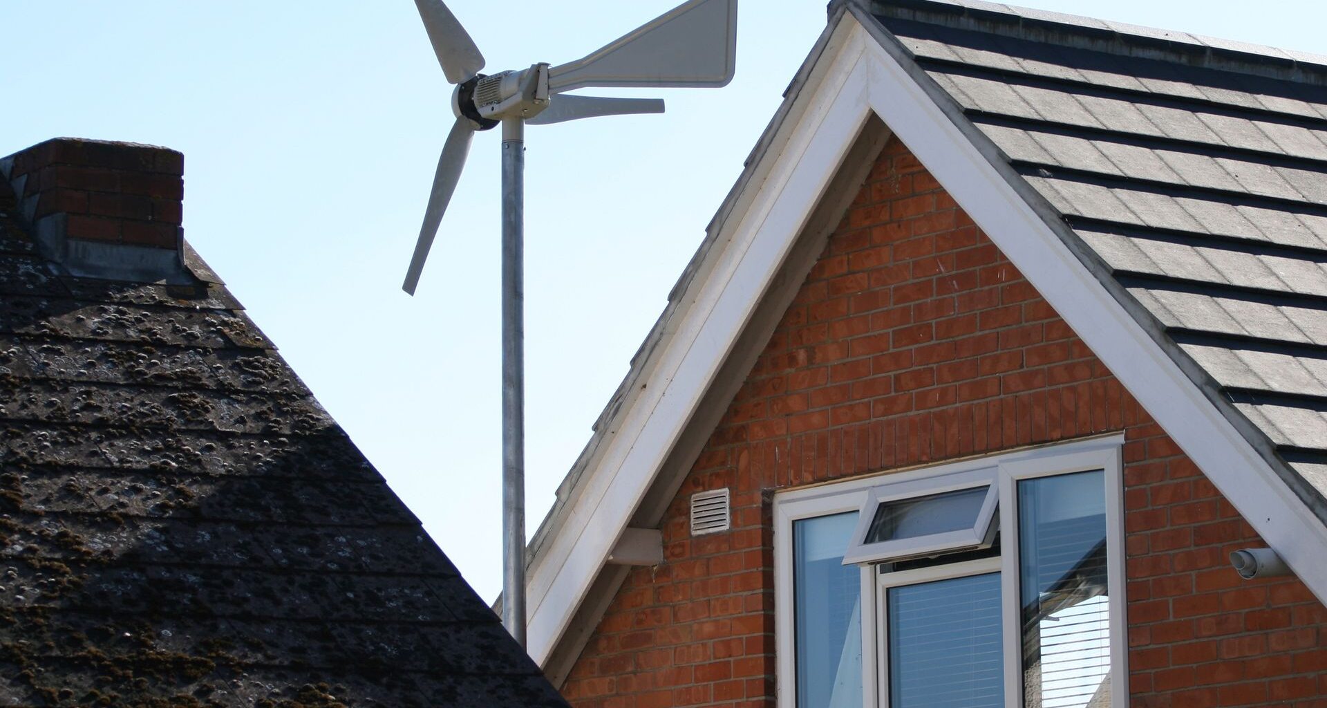 Odszkodowania za słupy. Polacy ruszyli po pieniądze. Tyle można dostać