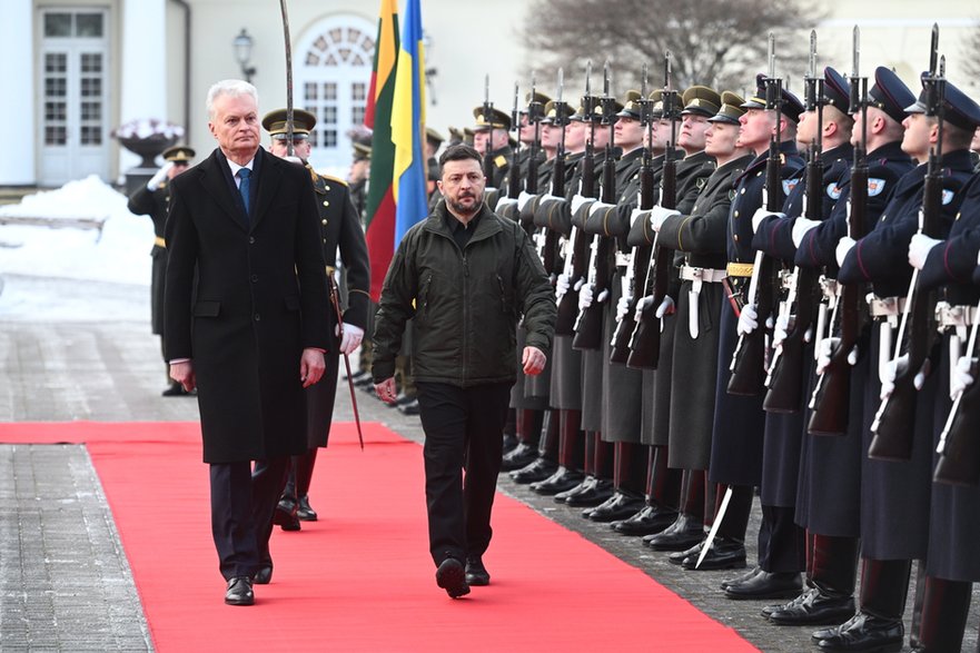 Gitanas Nauseda, prezydent Litwy, i Wołodymyr Zełenski, prezydent Ukrainy, podczas obchodów 163. rocznicy powstania styczniowego. Wilno, 25 stycznia 2026 r.