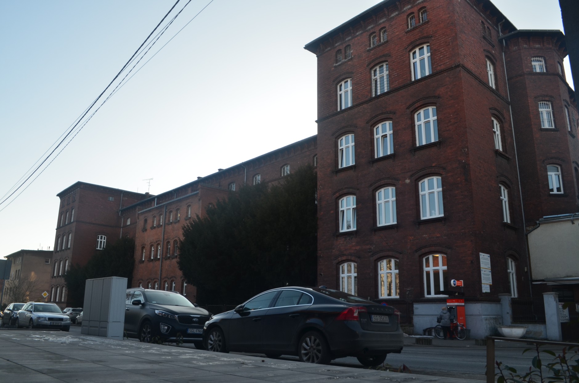 Widok na oddział odwykowy z tarasu przed browarem 