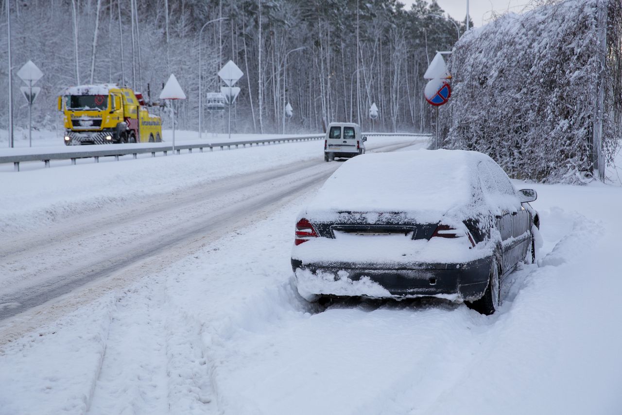 2,5 tys. odbiorców bez prądu. Trudne warunki na Warmii i Mazurach