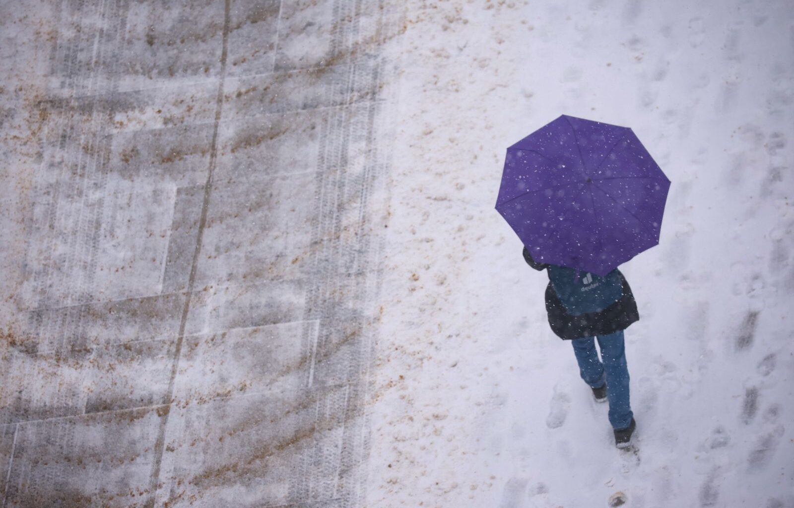 Marznące opady i gołoledź. IMGW ostrzega, będzie niebezpiecznie