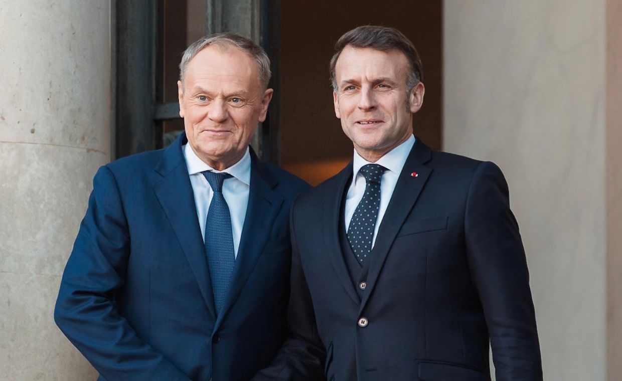 Tusk na szczycie w Paryżu. Przywitał go Macron