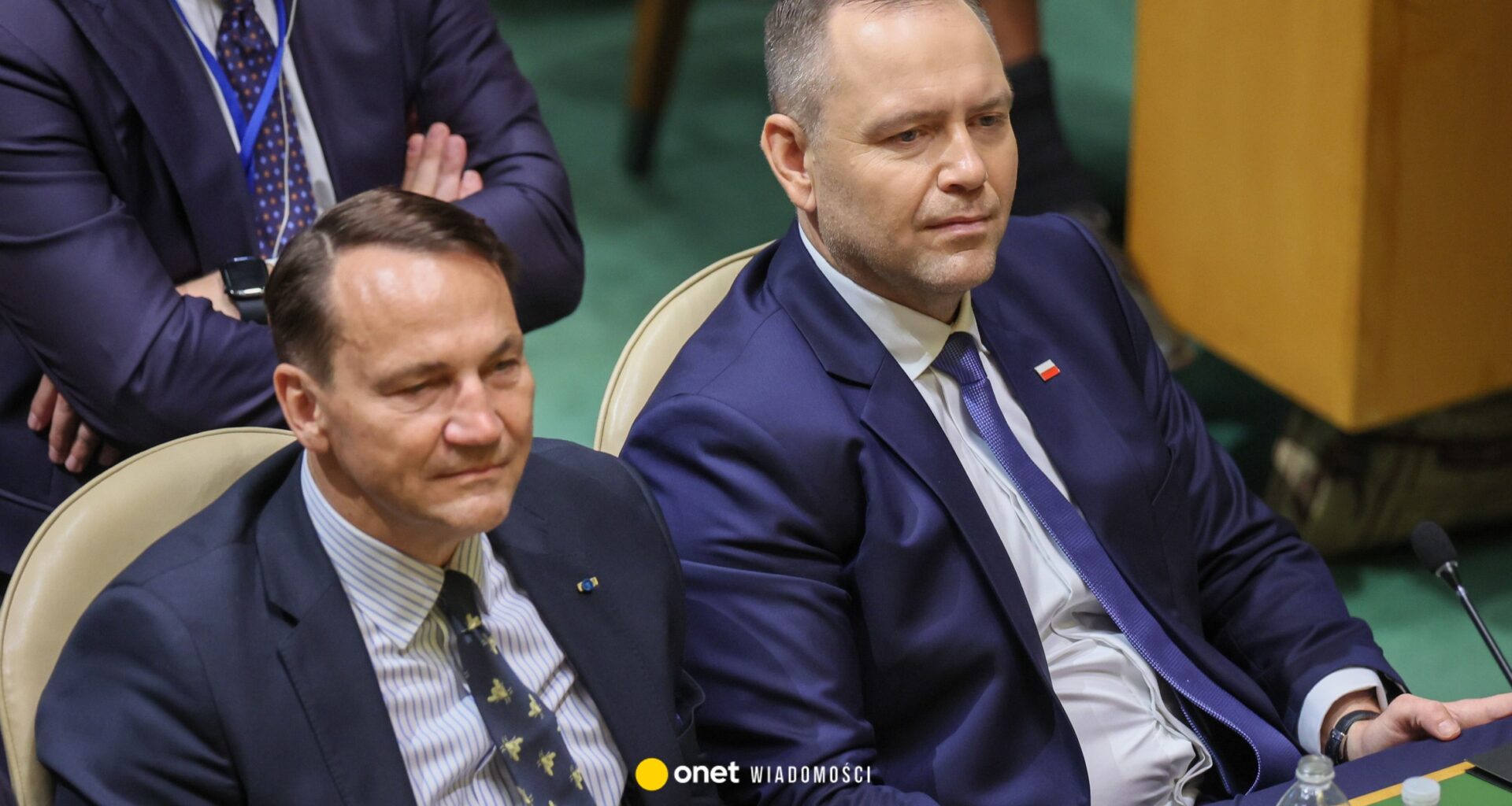 Spór Nawrockiego z Sikorskim o ambasadorów. Polacy wskazali winnego [SONDAŻ]