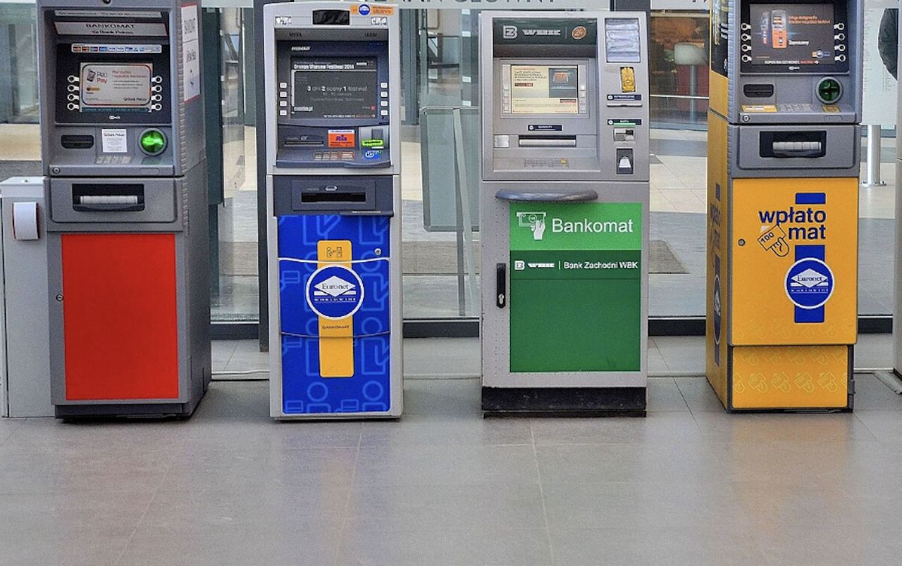 Policja ostrzega. Mężczyzna z powiatu lwóweckiego ofiarą oszustwa