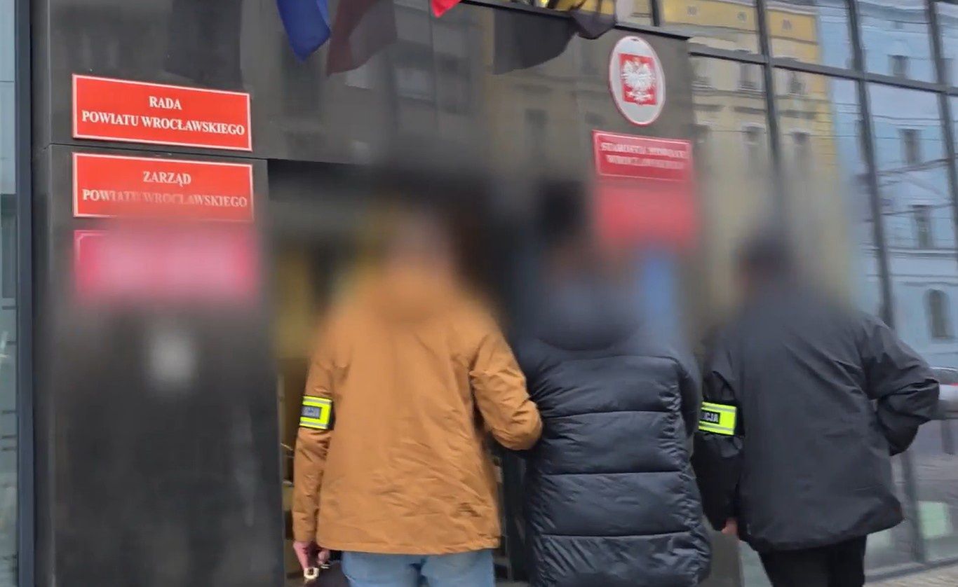 Łapówki za rejestrację pojazdów. Są zarzuty dla urzędników