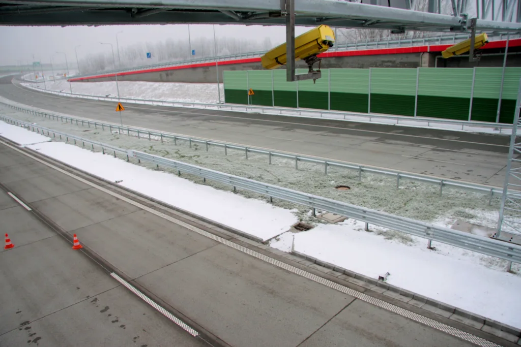 Najdłuższy odcinkowy pomiar prędkości już działa. 13,6 km A4 pod kontrolą - Najdluzszy odcinkowy pomiar predkosci juz dziala 2