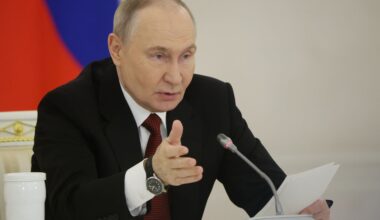 Ksiądz wskoczył do "malucha". Niesie się nagranie ze Śląska