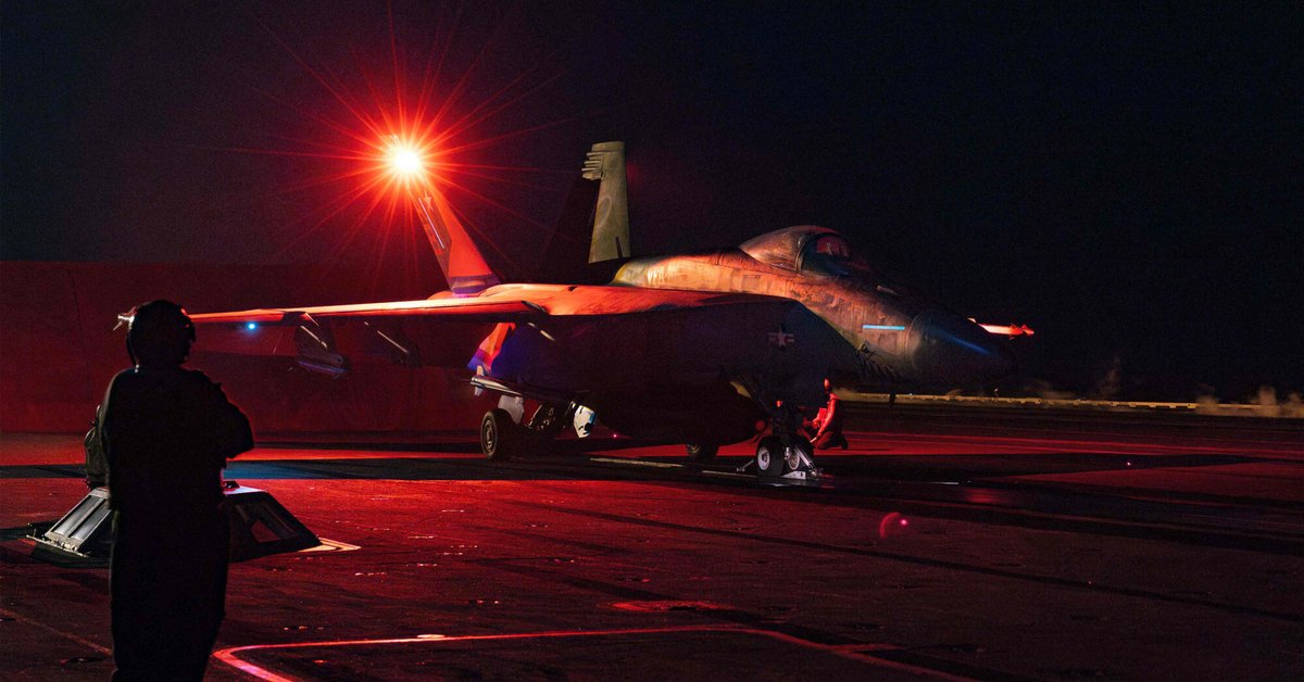 USA grożą Iranowi. Lotniskowce uderzeniowe wypłynęły, ruch na niebie zamarł. Podsumowanie nocy