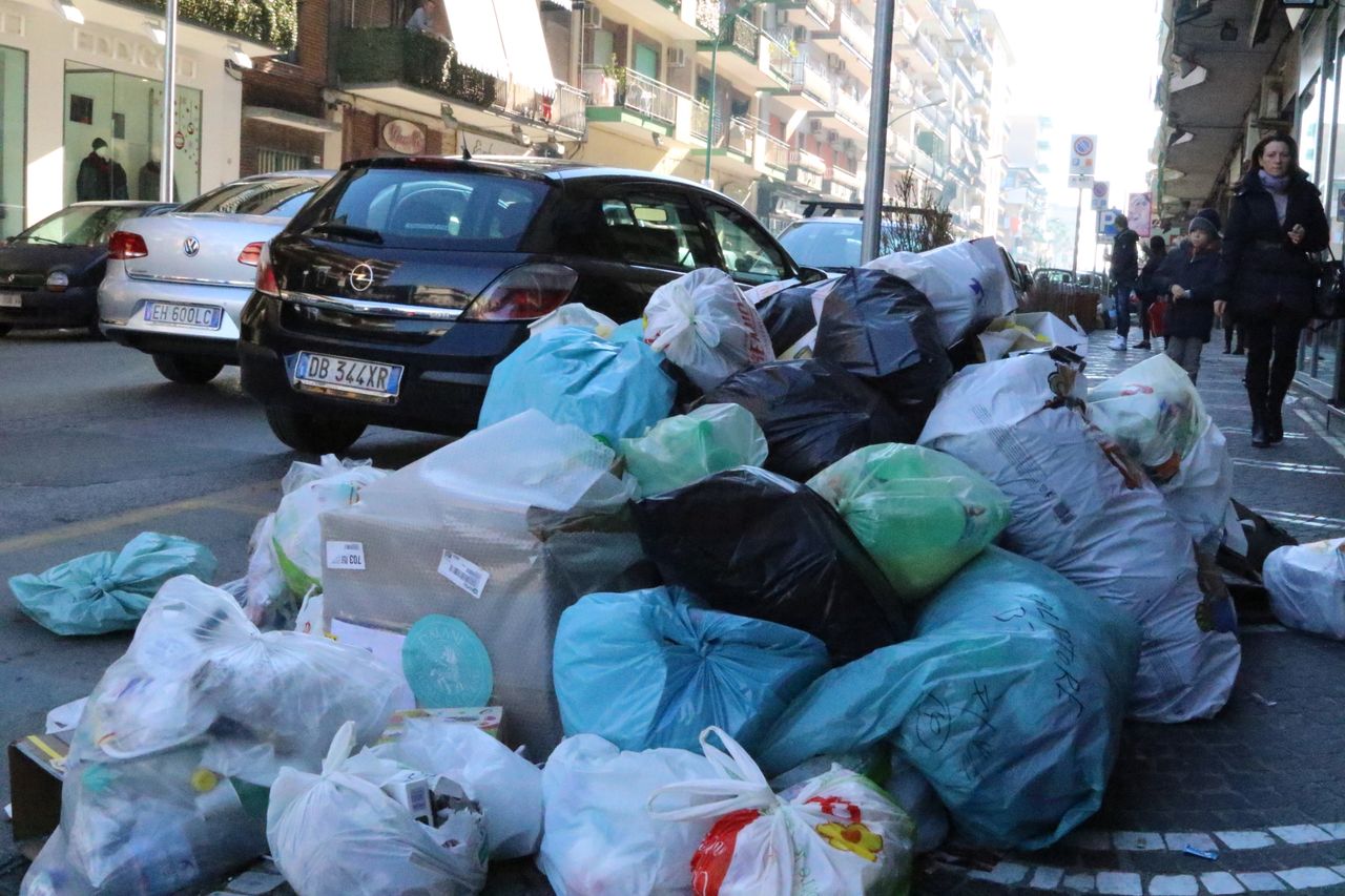 "Sytuacje jak w Neapolu". Śmieci zasypią polskie gminy?