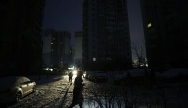 Zasypane szlaki, trudne warunki. Bieszczadzki park ostrzega turystów