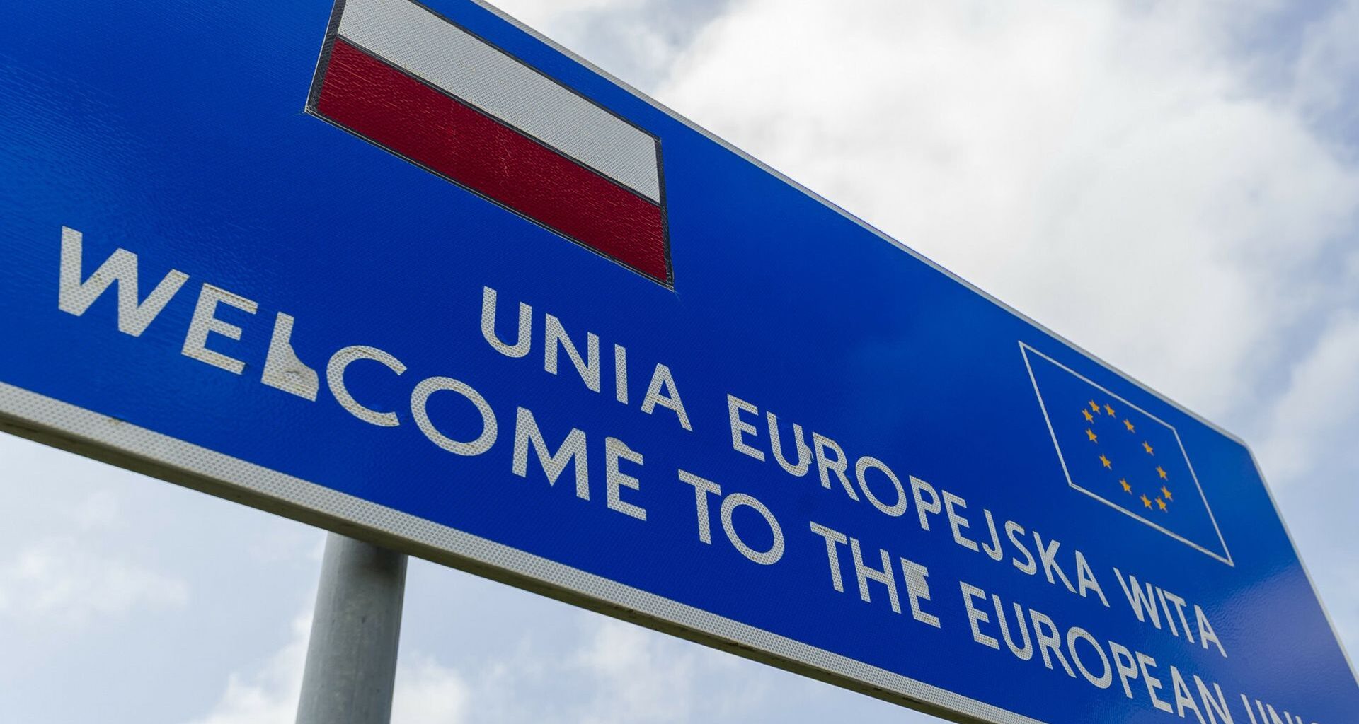 Zamieszanie w sklepach. Wystawiają kartony zamiast automatów