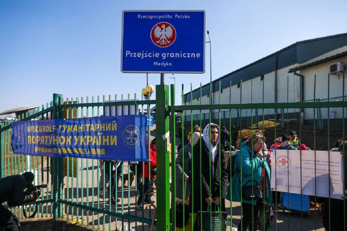 Leżał przy zwierzętach. Tragiczny finał. Mężczyzna nie żyje