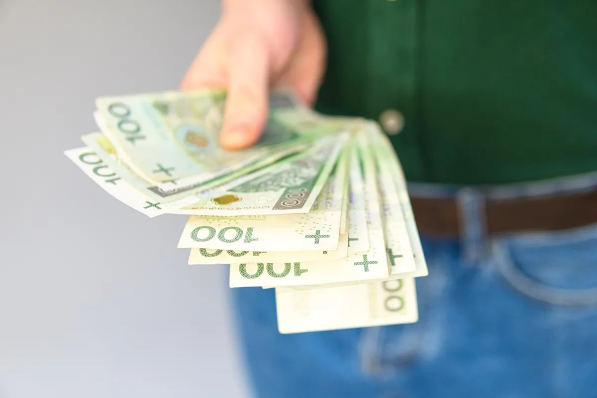 Osoby bez pracy mogą otrzymać dodatkowe wsparcie finansowe. I nie chodzi o zasiłek dla bezrobotnych