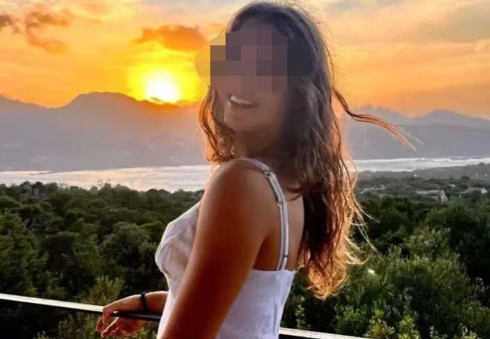 Chiara Costanzo (†16)