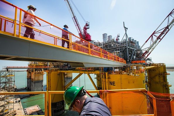 Ceny ropy rosną. Rynki patrzą w dwóch kierunkach