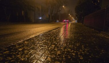 Gołoledź sparaliżowała Poznań. Miasto jak lodowisko. Najgorzej na osiedlach i bocznych ulicach