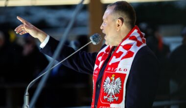 Karol Nawrocki na pielgrzymce kibiców. Serdecznie przywitał szefa gangu kiboli