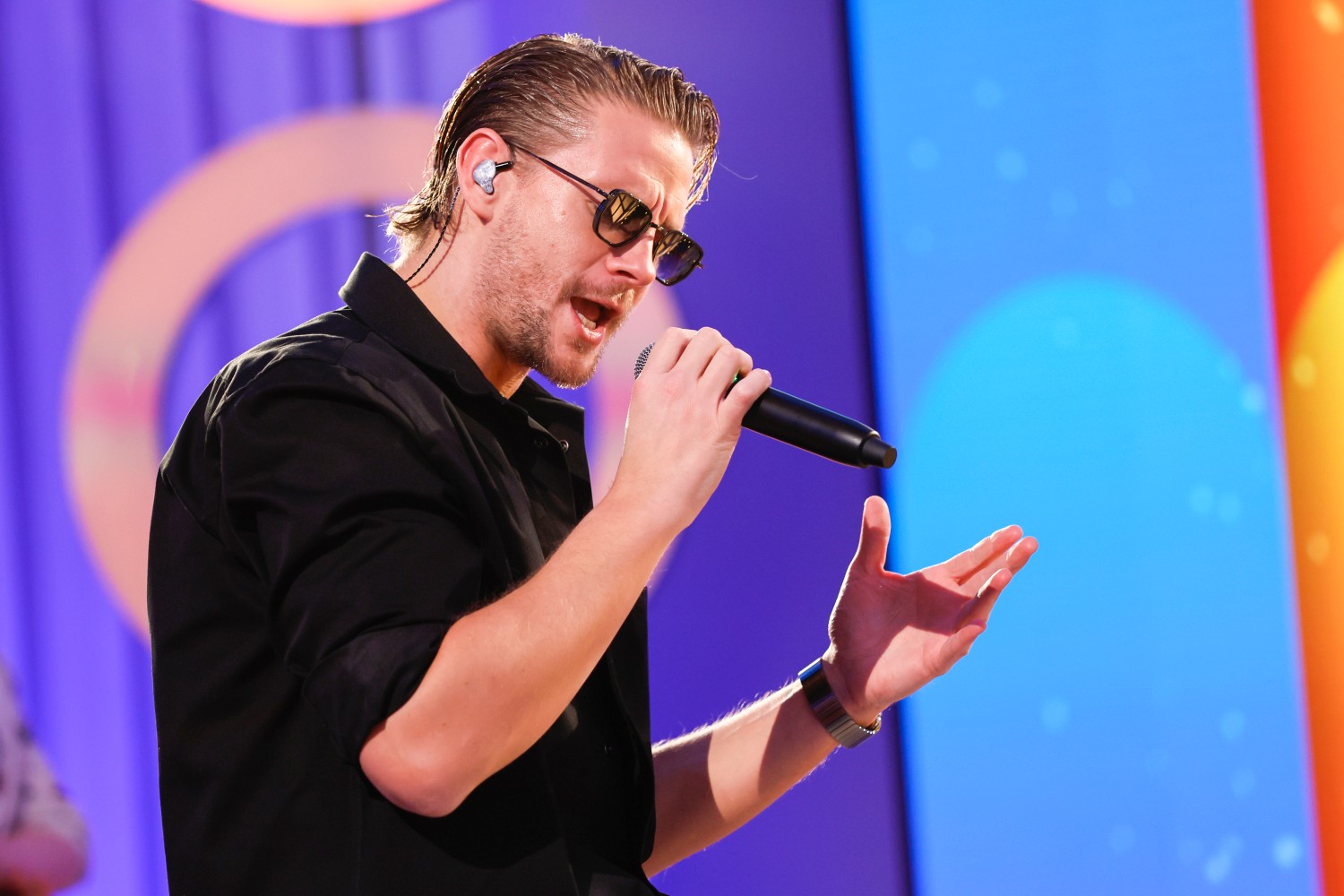 Sebastian Fabijański w studiu "Halo, tu Polsat" (2024 r.)