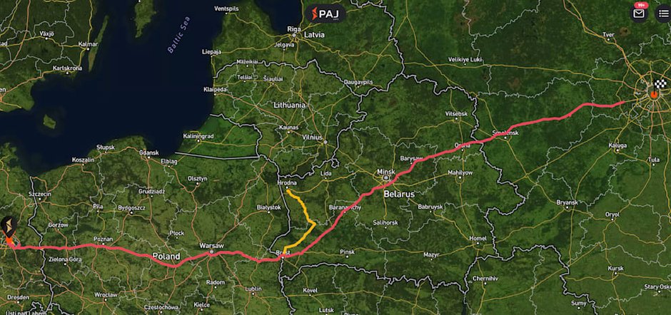 Czerwona linia pokazuje trasę nadajników GPS w paczkach BILD-a z Berlina przez Polskę i Białoruś do Moskwy