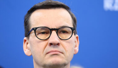 Polityk z tylnego szeregu kandydatem PiS na premiera? Szacki wskazał nazwisko