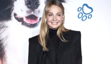 Maria Sadowska pozuje z córką. Na ściance wszyscy patrzyli na Małgorzatę Sochę - Onet