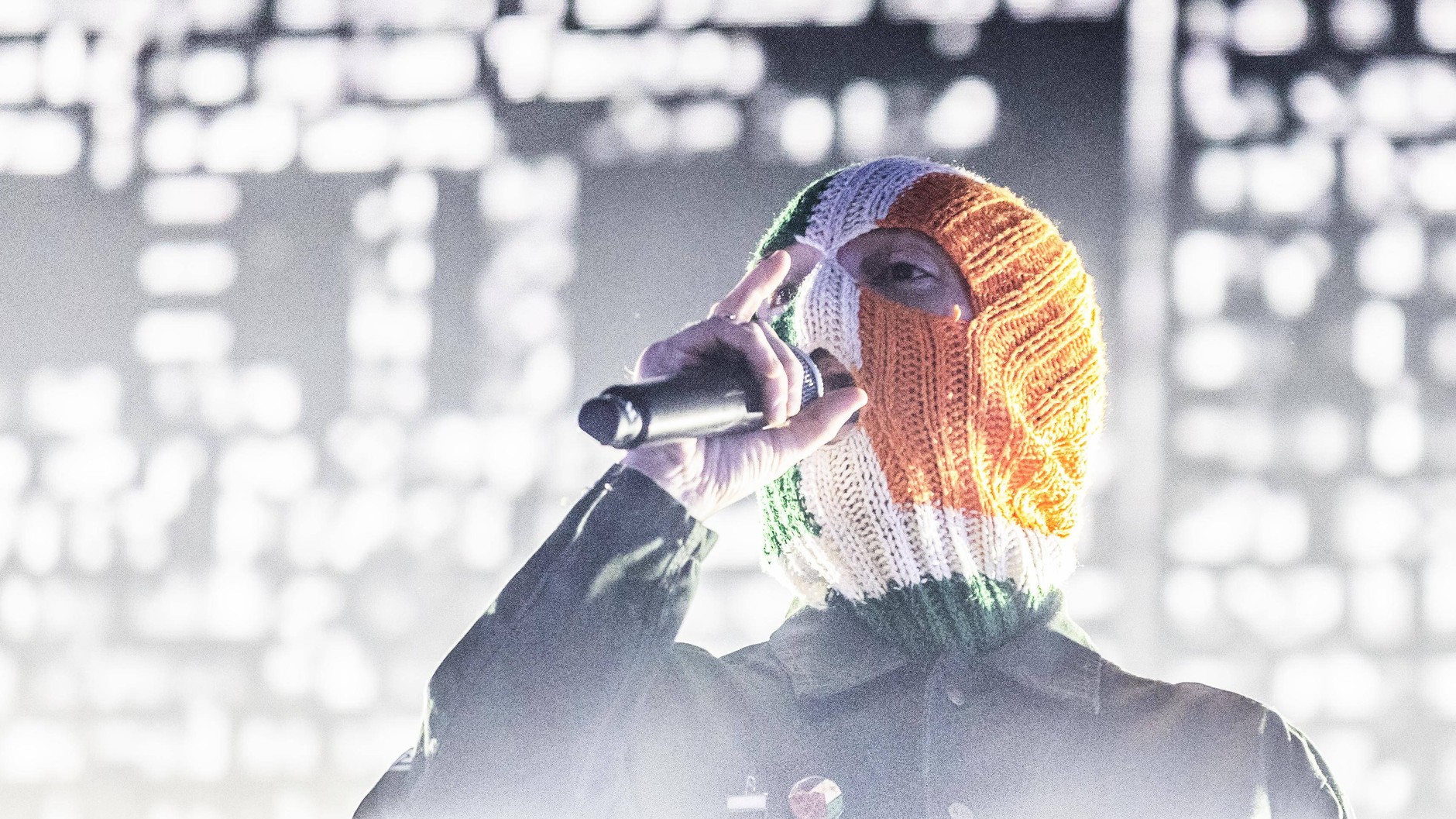 Koncert północnoirlandzkiej grupy rapowej Kneecap na AFAS Live w Amsterdamie, 12 listopada 2025 r.