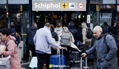 Odwołane loty, utrudnienia na kolei. Atak zimy paraliżuje Holandię