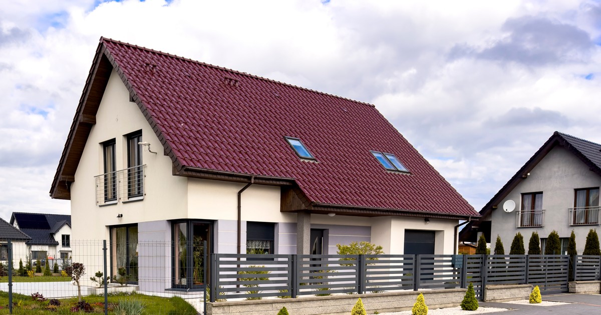 Domy jednorodzinne zamieniane w kwatery robotnicze. Rząd zapowiada zmiany