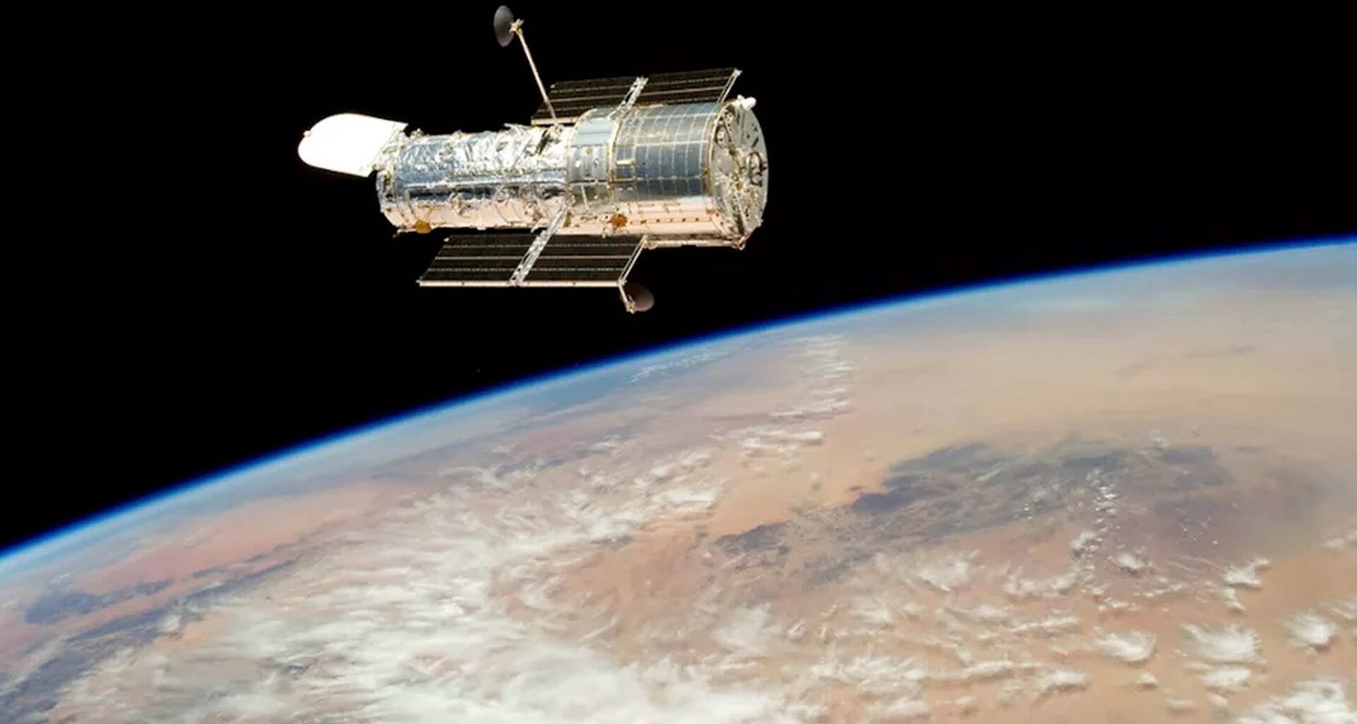 Czerwony olbrzym R Leonis przyspiesza swój puls. Nieoczekiwane zmiany