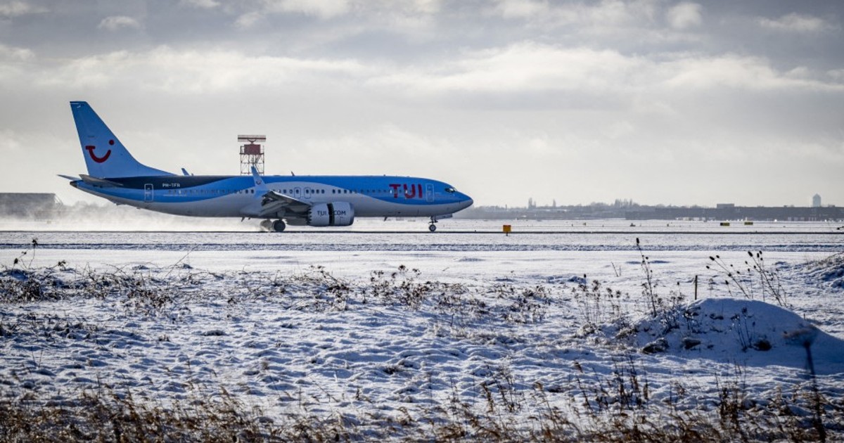 Zima paraliżuje Europę. Lotniskom powoli kończą się zapasy produktów