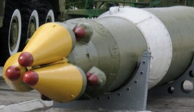 Na zdjęciu rosyjski pocisk balistyczny typu MIRV z potrójnym układem głowic bojowych