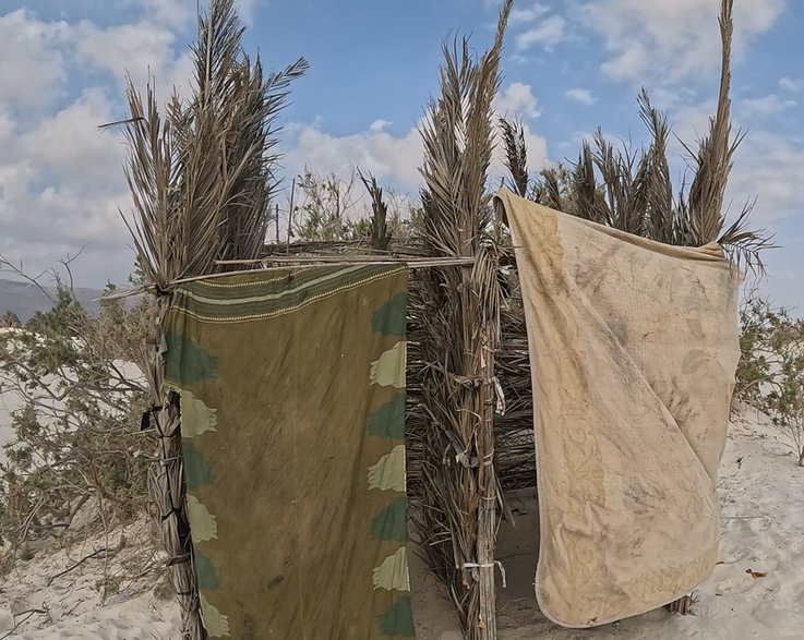 Polak relacjonuje, że warunki na Sokotrze są słabe (na zdjęciu toalety) 