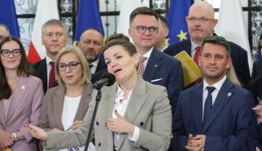 Chaos w Polsce 2050 trwa. Ujawniamy tajemniczy czat z Hołownią