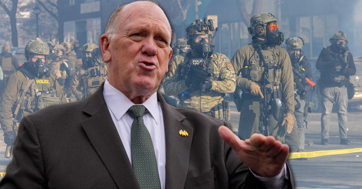 Tom Homan. W tle starcia protestujących z organami ścigania w Minneapolis, 24 stycznia 2026 r.