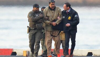 Ksiądz wskoczył do "malucha". Niesie się nagranie ze Śląska