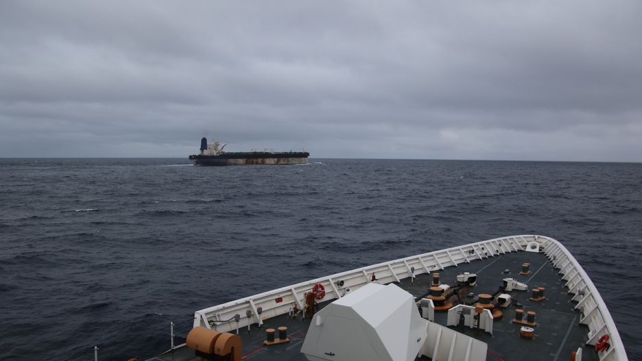 An undated handout photo made available by the US European Command (EUCOM)'s X account on 07 January 2026 shows the ship Marinera (previously named Bella 1) seen in the distance at sea. US authorities announced the seizure of the M/V Bella 1 for violations of US sanctions. The vessel was intercepted in the North Atlantic by the USCGC Munro pursuant to a federal warrant, according to EUCOM. EPA/US EUROPEAN COMMAND HANDOUT -- MANDATORY CREDIT -- HANDOUT EDITORIAL USE ONLY/NO SALES/NO ARCHIVES Dostawca: PAP/EPA.