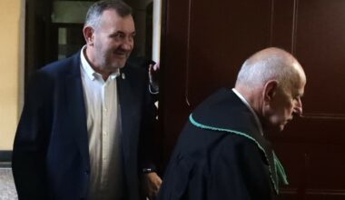 Strzykawką "ingerował w zawartość butelki" w Żabce. Zaskakujący zwrot