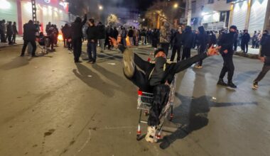 Irańscy dygnitarze zabezpieczają sobie drogę ucieczki. Trwa walka o francuskie wizy