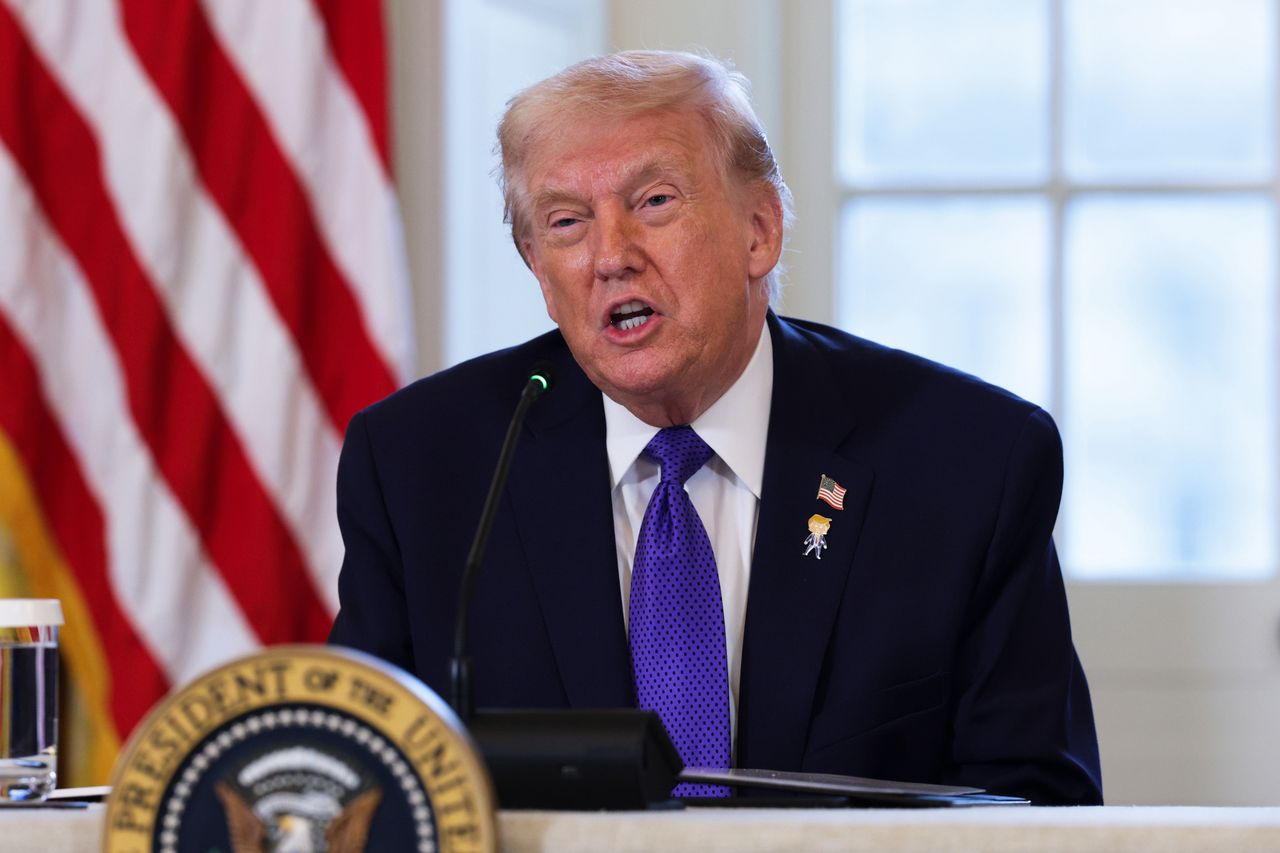 Trump wzywa Irańczyków do protestów. Grozi też władzom w Teheranie