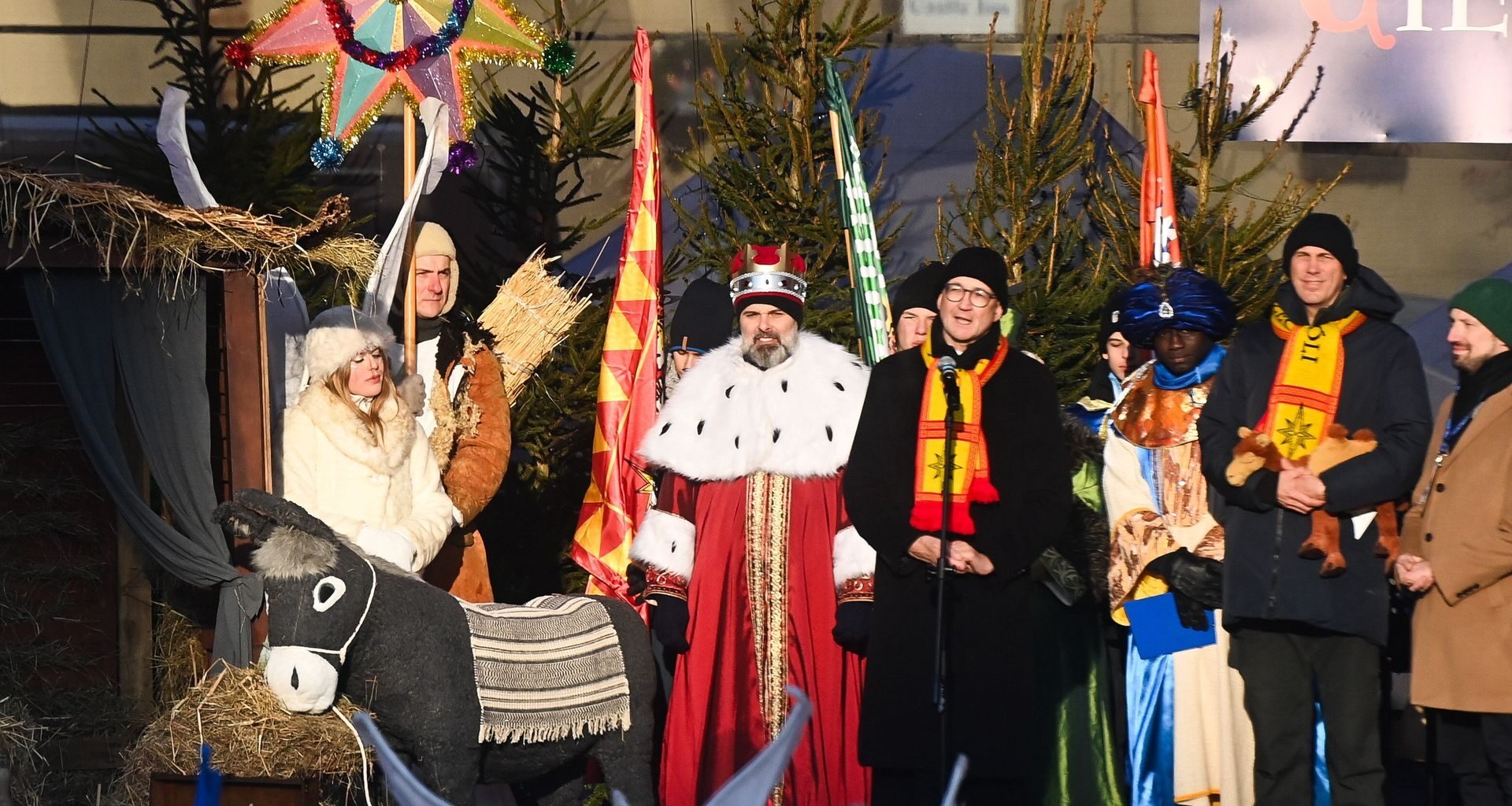 Tusk na szczycie w Paryżu. Przywitał go Macron