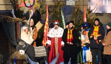 Tusk na szczycie w Paryżu. Przywitał go Macron