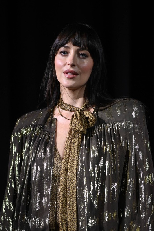 Dakota Johnson na tygodniu mody w Paryżu