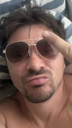 Od lat pracuje w telewizji, ale chyba miał inne plany. Oto WYKSZTAŁCENIE Macieja Kurzajewskiego. Wspominała o tym Paulina Smaszcz