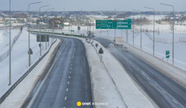 Trudna sytuacja na drogach Warmii i Mazur. "Utrzymuje się błoto pośniegowe"