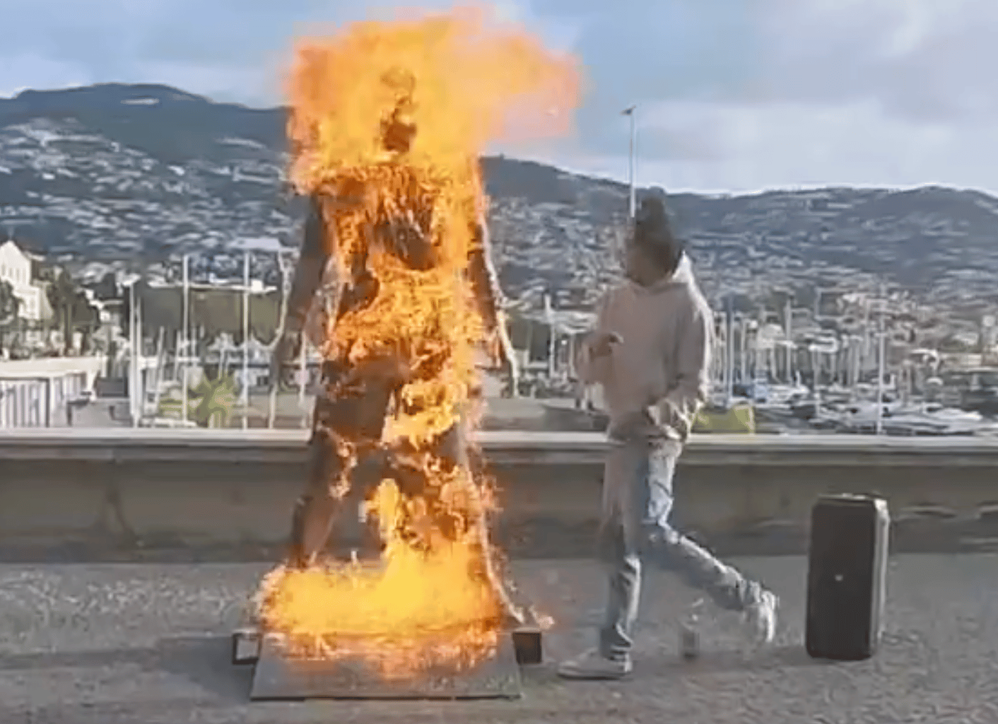 Pomnik Ronaldo stanął w płomieniach. "Ostatnie ostrzeżenie"