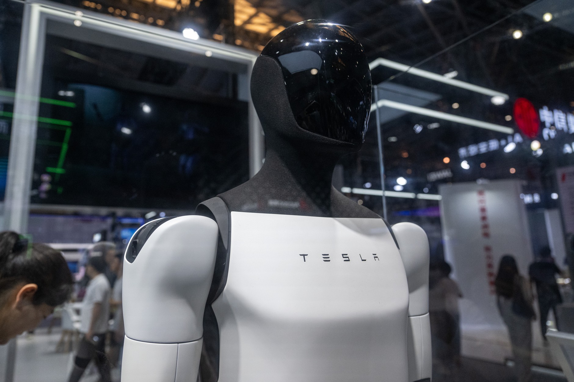 Humanoidalny robot Optimus firmy Tesla